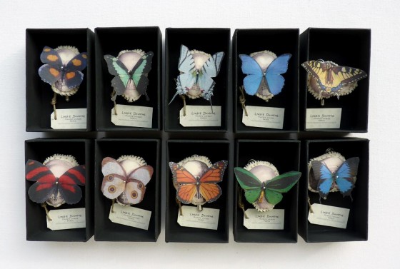 Vanités aux papillons/Lyndie Dourthe (broches pièces uniques, 38 euros)